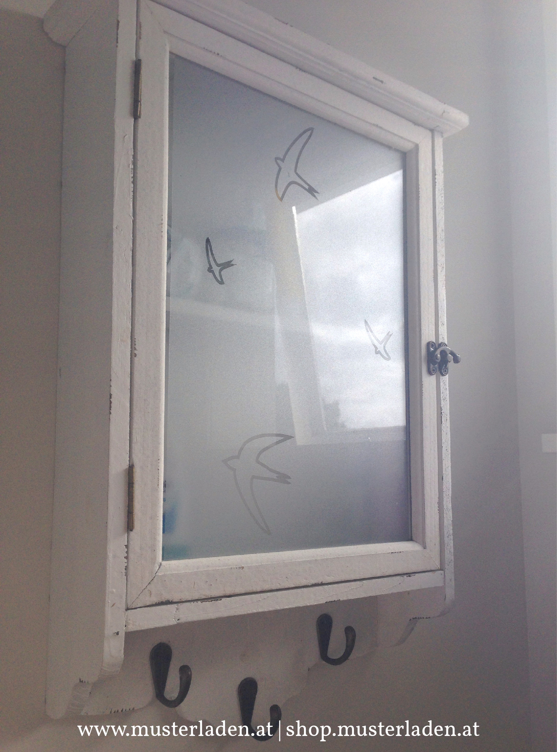 Sichtschutz und Dekoration für Glasflächen mit Milchglasfolien 