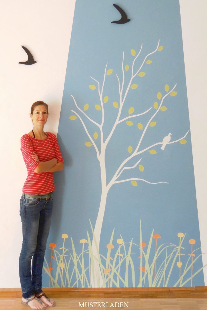 Wandmalerei Baum mit Vögeln und Blumen - Caroline Rager | Musterladen