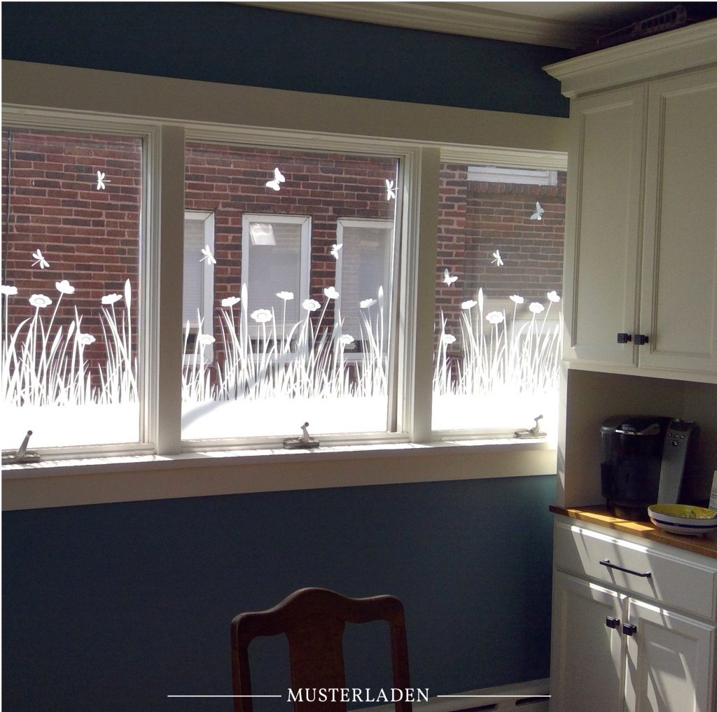 Fensterfolie Wiese aus Milchglasfolie, Ddekorative Folie für Fenster - Musterladen