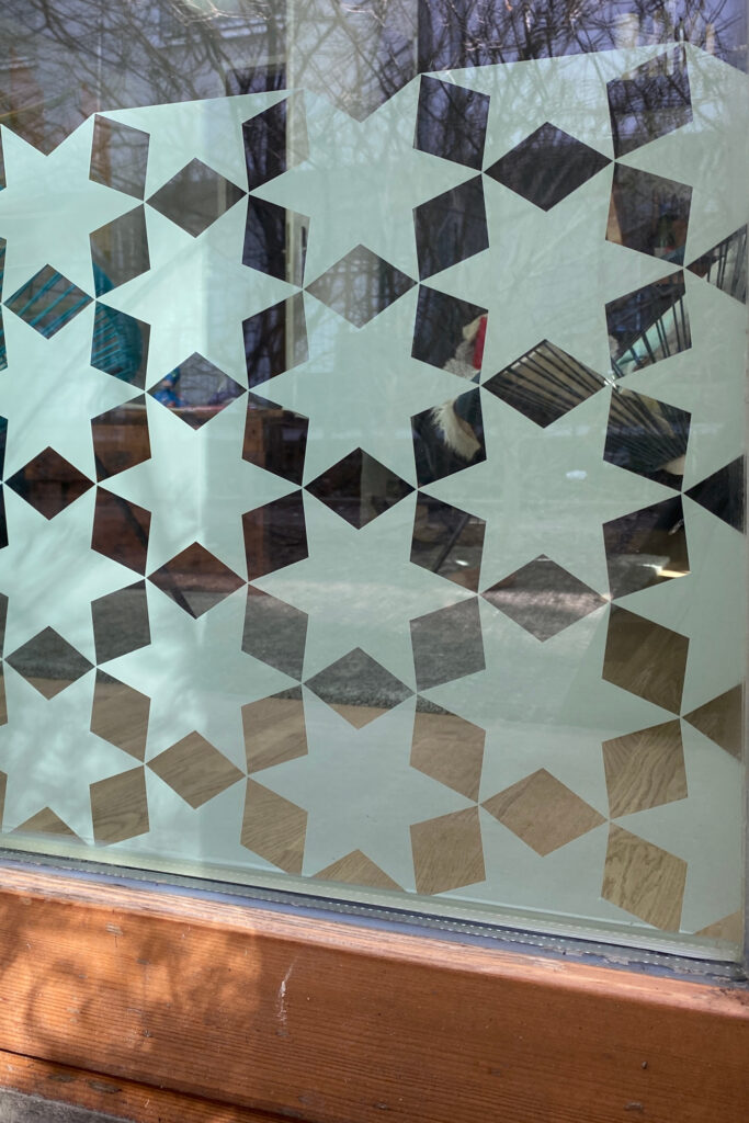 Fensterfolie mit geometrischem Sternen Motiv - Sichtschutz für Fenster