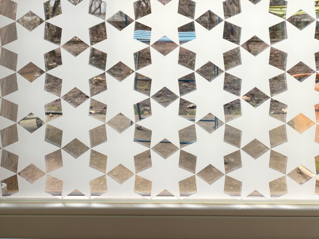 Geometrische Fensterfolie